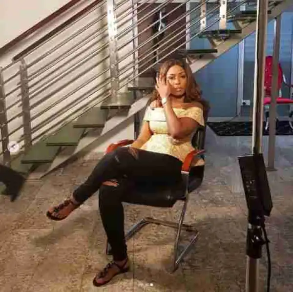 Popular Female Blogger 